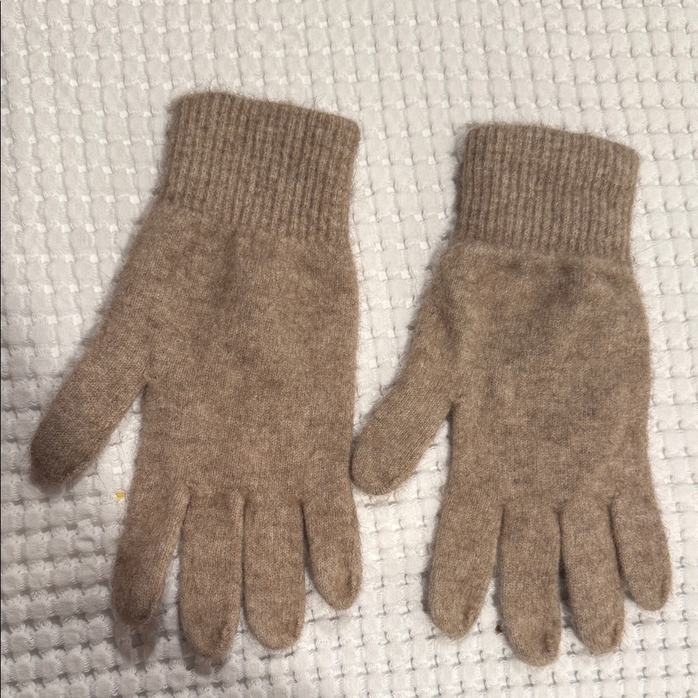 Stylish Brown and Tan Knit Cap and Glove Set - Picture 2 of 8